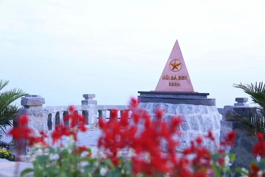 Cáp treo núi Bà Đen: Vị trí, điểm thu hút, kinh nghiệm du lịch và chọn tour