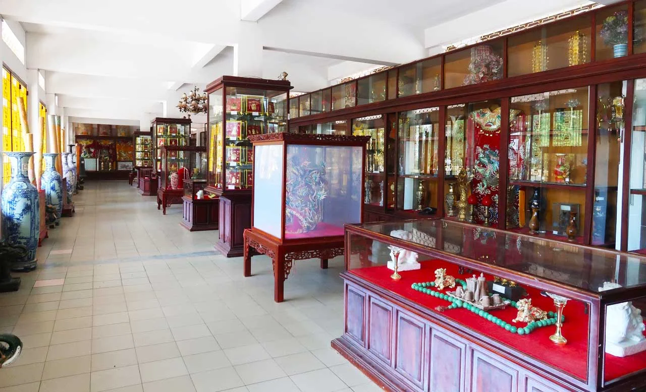 Miếu Bà Chúa Xứ núi Sam: Vị trí, điểm thu hút, kinh nghiệm du lịch và chọn tour