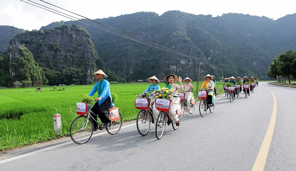Tam Cốc Bích Động: Vị trí, điểm thu hút, kinh nghiệm du lịch và chọn tour